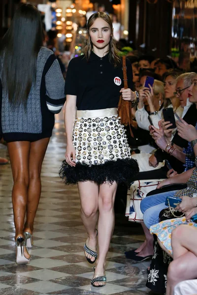 Look 10